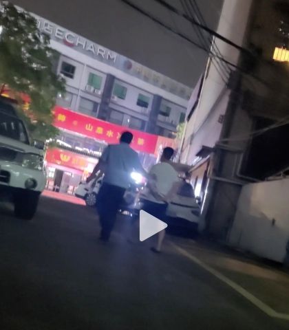 家看到脚印 调监控吓坏了九游会网站广州独居女子回(图3)