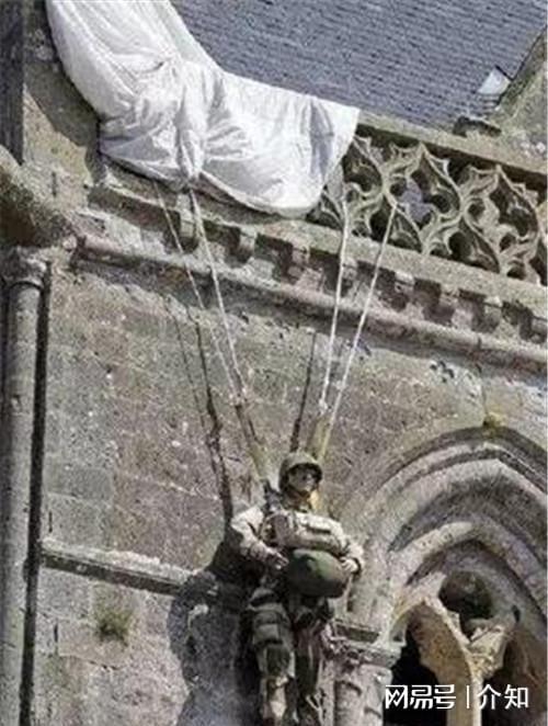 失误意外挂在教堂上结果一挂便是76年九游会j9登录二战中美国一伞兵跳伞(图3)