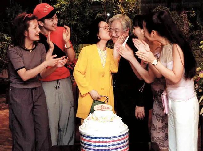 ：不立墓碑不记姓名无需祭拜J9国际网站琼瑶今日花葬(图5)