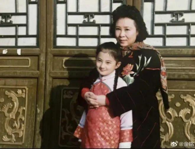 ：不立墓碑不记姓名无需祭拜J9国际网站琼瑶今日花葬(图27)