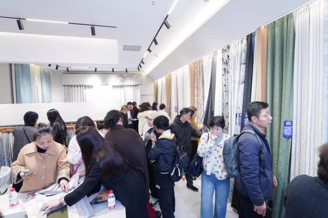 赴新程！2025海宁春季家博会今日启幕J9真人游戏第一品牌智造美好家千企织梦(图1)