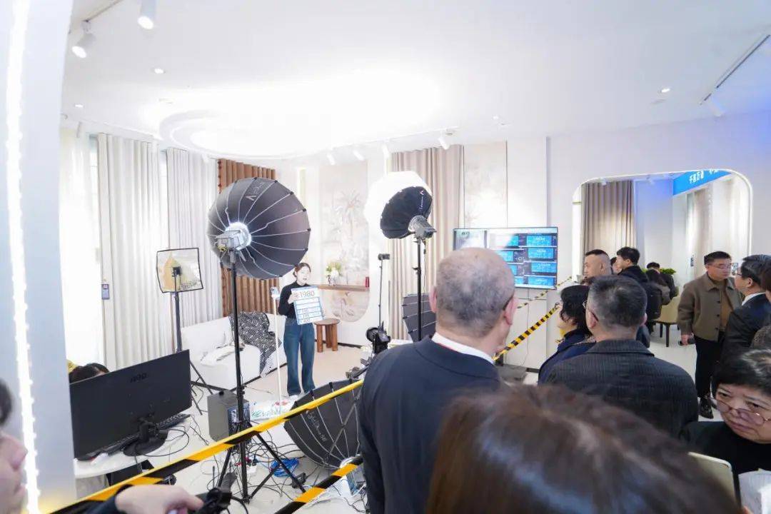 赴新程！2025海宁春季家博会今日启幕J9真人游戏第一品牌智造美好家千企织梦(图6)