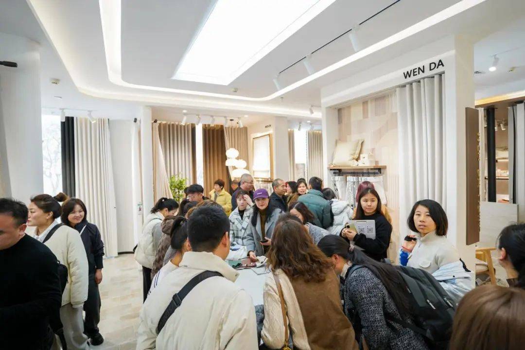 赴新程！2025海宁春季家博会今日启幕J9真人游戏第一品牌智造美好家千企织梦(图11)