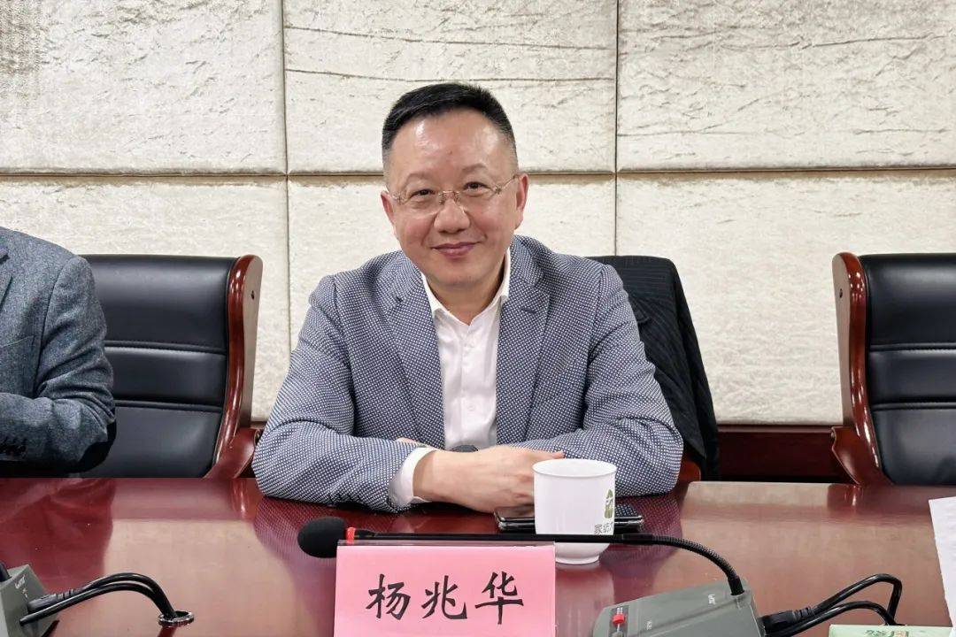 赴新程！2025海宁春季家博会今日启幕J9真人游戏第一品牌智造美好家千企织梦(图17)
